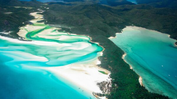 Aerial view of the swirling white sands of Hill Inlet and Whitehaven Beach